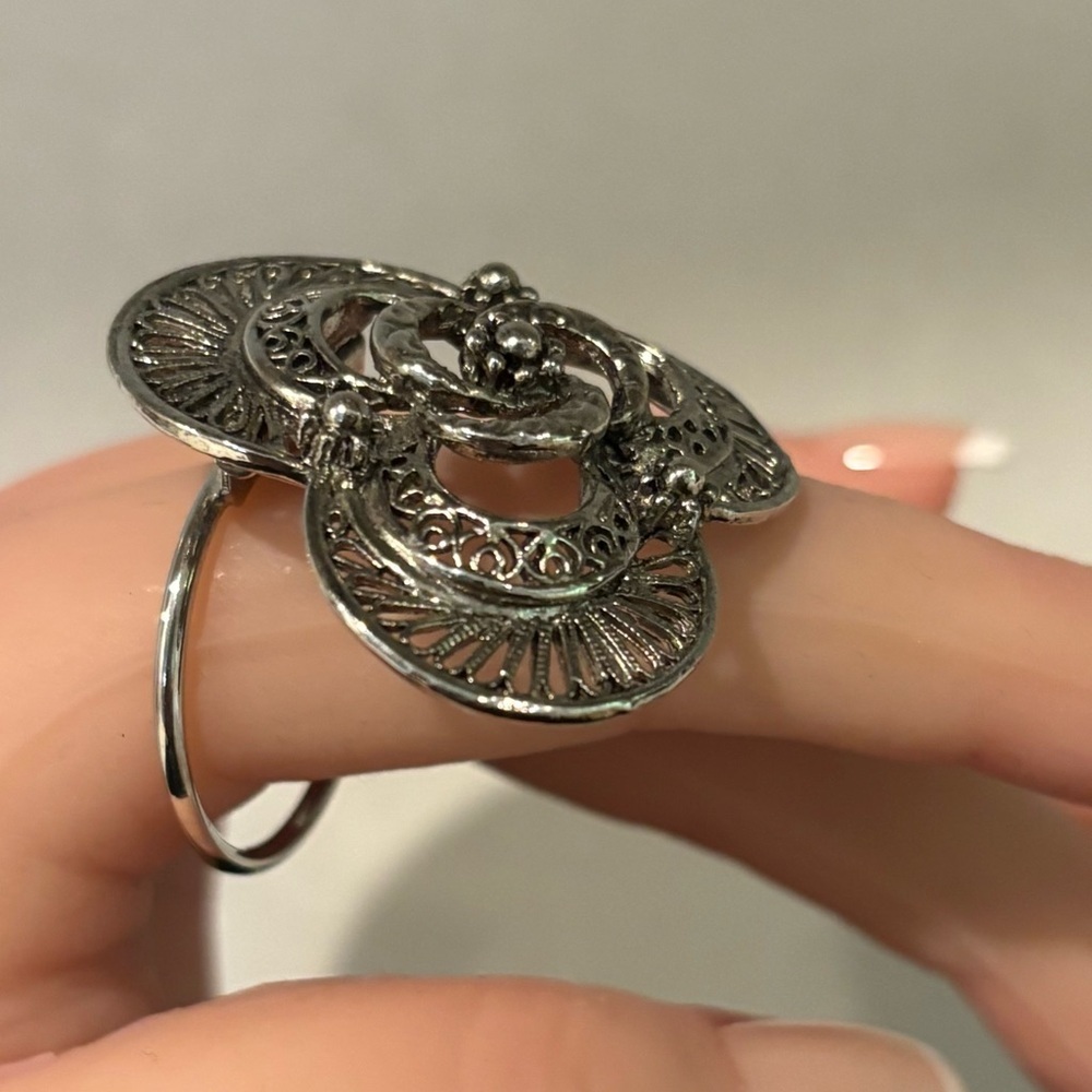 Elegant Silver Tone Filigree Scarf Clip/Slide - Picture 3 of 12